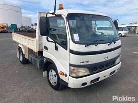 2005 Hino DUTRO - picture0' - Click to enlarge