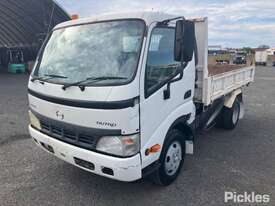 2005 Hino DUTRO - picture0' - Click to enlarge