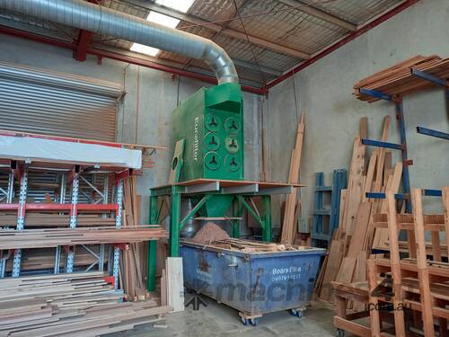 Dust extractor system and ducting to suit a large work shop.