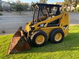 Skid Steer CAT 216B-2 2010 3481 hours 4 in 1 bucket - picture0' - Click to enlarge