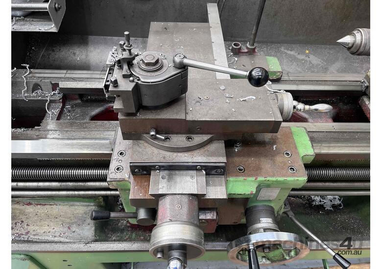 caption Bulgarian Heavy Duty lathe