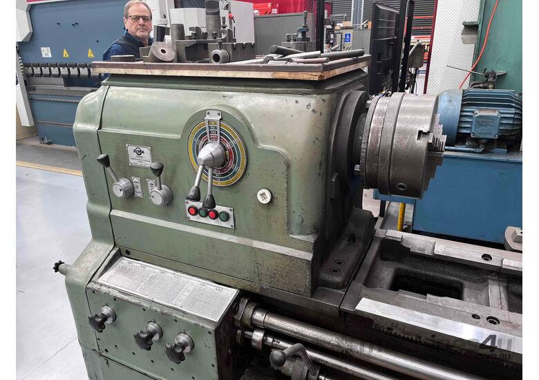 caption Bulgarian Heavy Duty lathe