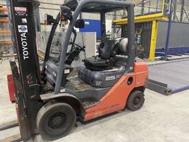 2.5 tonne fork lift - picture0' - Click to enlarge