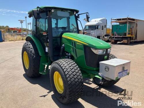 2019 John Deere 5090M Tractor 4 x 4