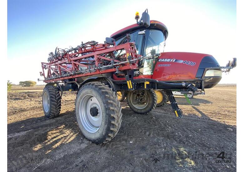 CASE IH PATRIOT 4430 