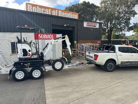 Excavator E20 with Sure weld Aluminum trailer Quick hitch, auger drive and Augers  - picture2' - Click to enlarge