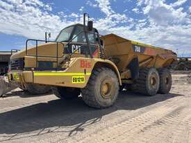 Caterpillar 740 Dump Truck - picture2' - Click to enlarge