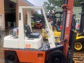 Nissan 2.5 Ton Forklift Low Hours High Quality  - picture2' - Click to enlarge