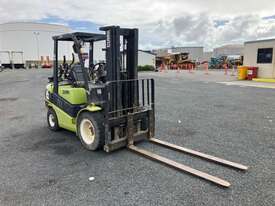 Clark C35L Forklift - picture0' - Click to enlarge