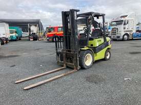 Clark C35L Forklift - picture1' - Click to enlarge