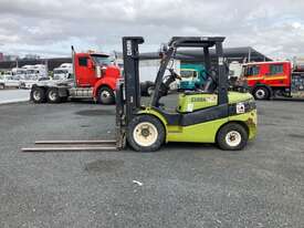 Clark C35L Forklift - picture2' - Click to enlarge