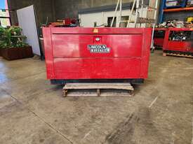 Lincoln Diesel Welder - picture1' - Click to enlarge