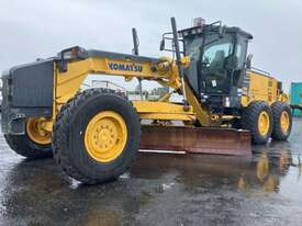 2014 Komatsu GD555-5 Articulated Grader - picture1' - Click to enlarge