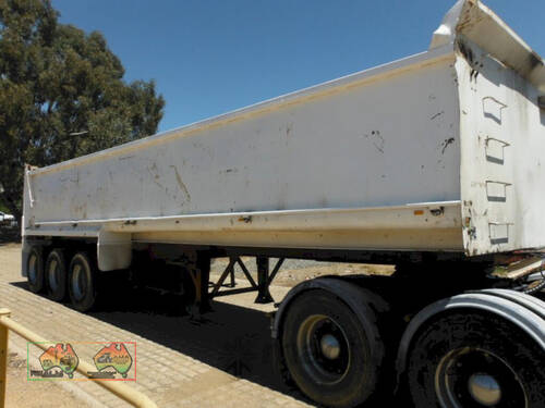 (7007) 2004 Nem Tri-axle Steel Tipper (Maryborough, VIC)