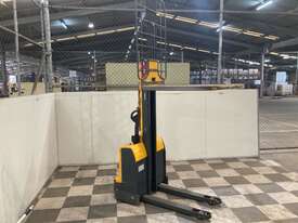 2009 Jungheinrich EMC110 Electric Pedestrian Forklift - picture2' - Click to enlarge