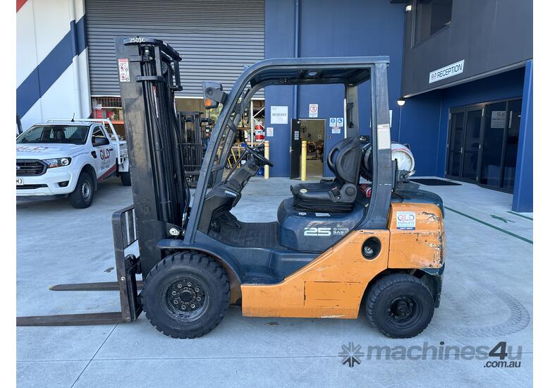 caption TOYOTA 8FG25 2.5t LPG 2 stage 3.7m mast Sideshift