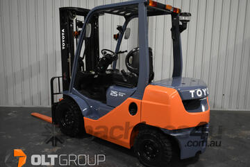 Toyota 8FD25 2.5 Tonne Diesel Forklift 4700mm Container Mast NEW Solid Tyres Excellent Condition