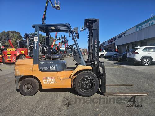 Toyota 02-7FGJ35 3.5T LPG Used Forklift