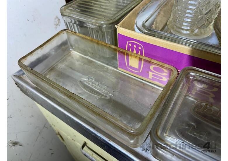 caption QTY OF KITCHEN GLASSWARE