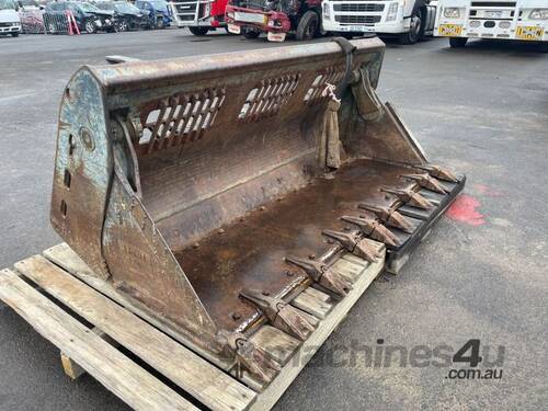 Norm 1900mm 4 in 1 Bucket with Teeth