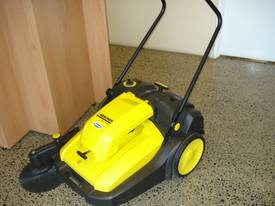Karcher KM70/30C Very High Quality Hand Sweepers - picture2' - Click to enlarge
