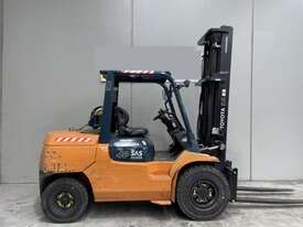 Toyota 4T LPG Forklift - Tyne Positioners & Side shift  - picture0' - Click to enlarge