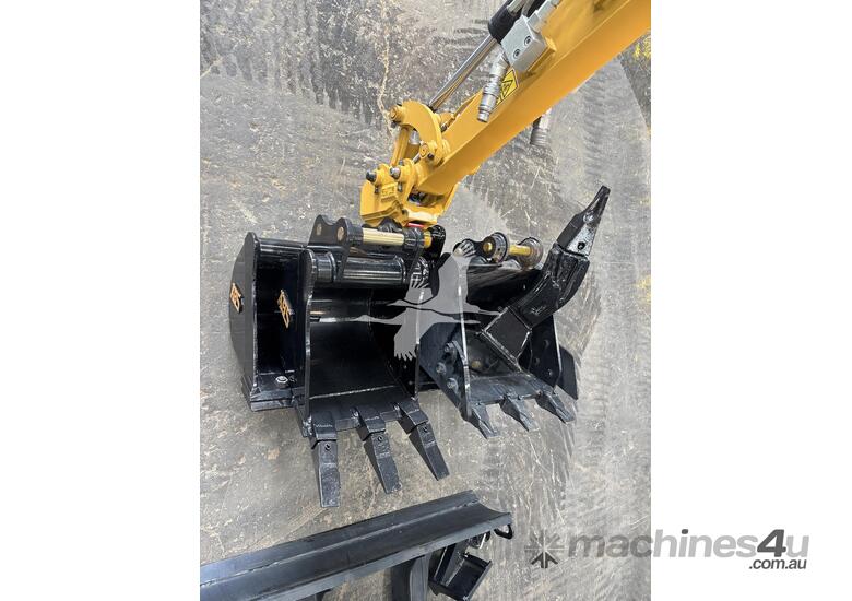 2021 CATERPILLAR 302CR 22N42