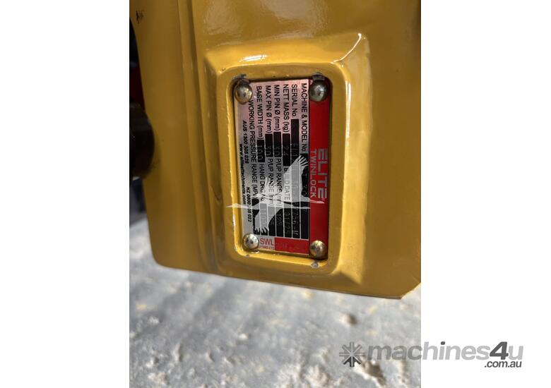 2021 CATERPILLAR 302CR 22N42