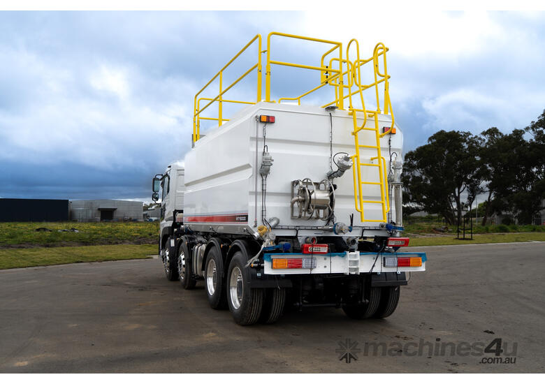 caption UD Quon Water truck Truck