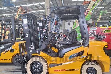 UN Forklift 3.5T Gas - EXCLUSIVE BRAND   F SERIES 4.5M TRIPLEX MAST!!