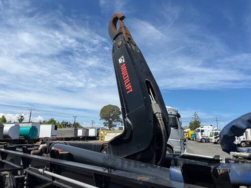 caption 2021 Blade Engineering ST2 Hook Bin Lifter