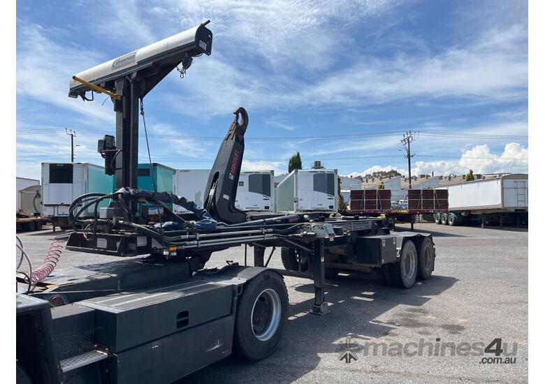 caption 2021 Blade Engineering ST2 Hook Bin Lifter