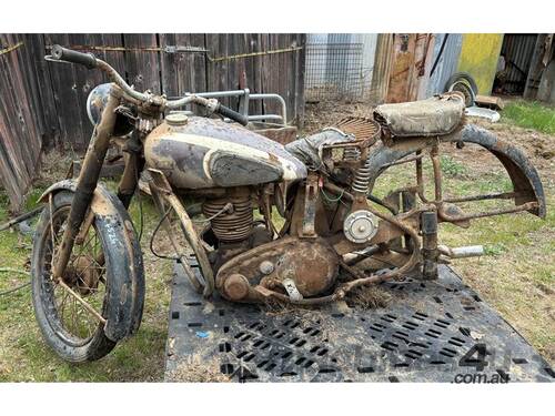 BSA SINGLE CYLINDER MOTORCYCLE - PARTS ONLY 