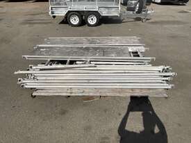 Pallet of Assorted Scaffolding Posts and Access Decks - picture0' - Click to enlarge