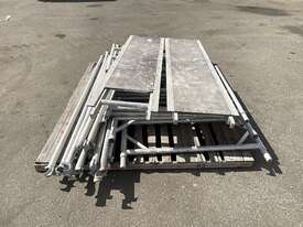 Pallet of Assorted Scaffolding Posts and Access Decks - picture2' - Click to enlarge