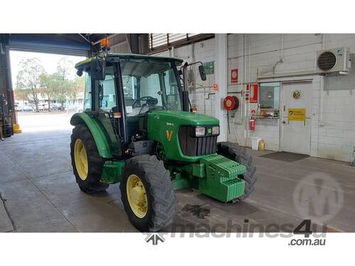 John Deere 5055e