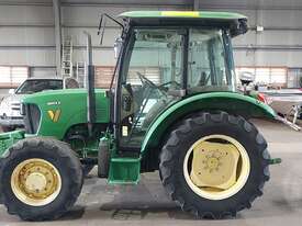 John Deere 5055e - picture2' - Click to enlarge