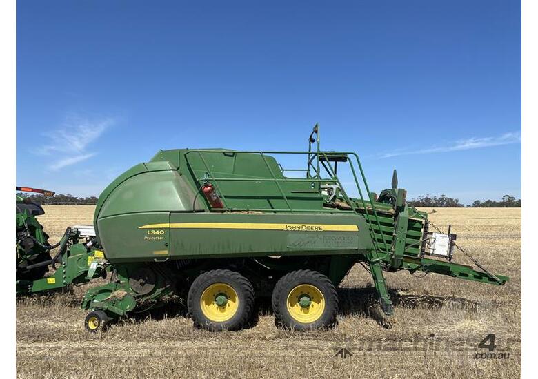 caption John Deere L340 Precutter Large Square