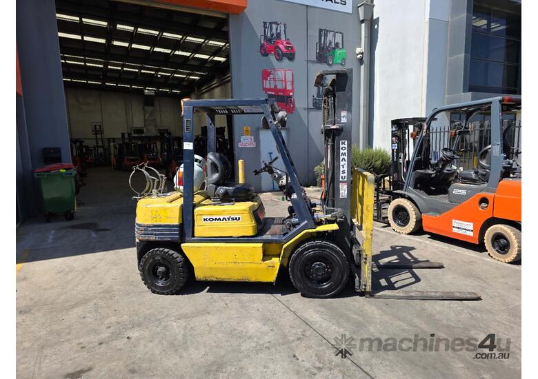 caption Komatsu 2.5T Forklift (Unit#:AU346)