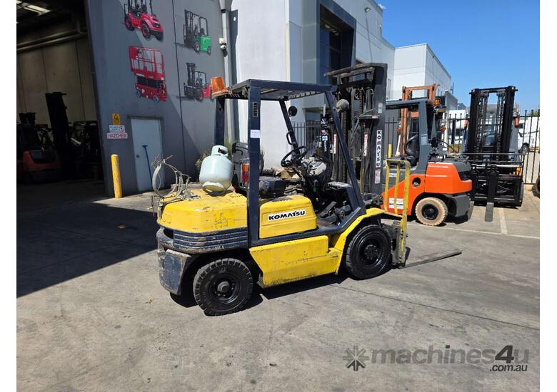 caption Komatsu 2.5T Forklift (Unit#:AU346)