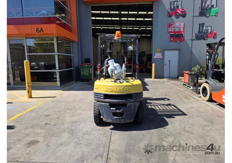 caption Komatsu 2.5T Forklift (Unit#:AU346)