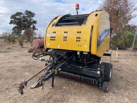New Holland Round Baler - picture0' - Click to enlarge