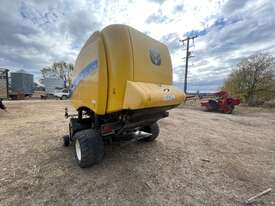 New Holland Round Baler - picture1' - Click to enlarge