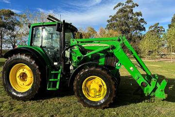 John Deere   6820 Tractor