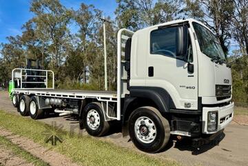 2025 Isuzu FYJ 300-350 auto, 8x4, fitted with Moffett E5