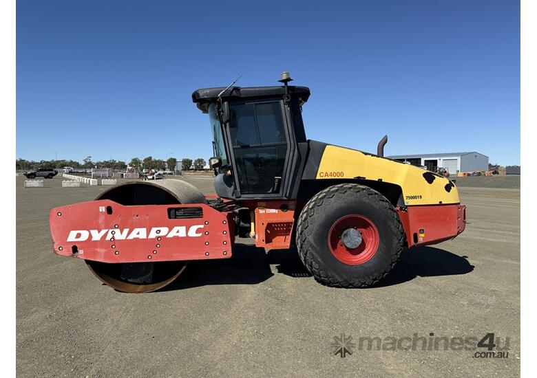 2013 DYNAPAC CA4000D SMOOTH DRUM ROLLER