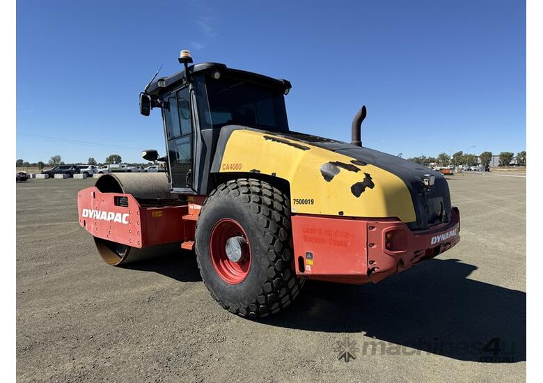 2013 DYNAPAC CA4000D SMOOTH DRUM ROLLER