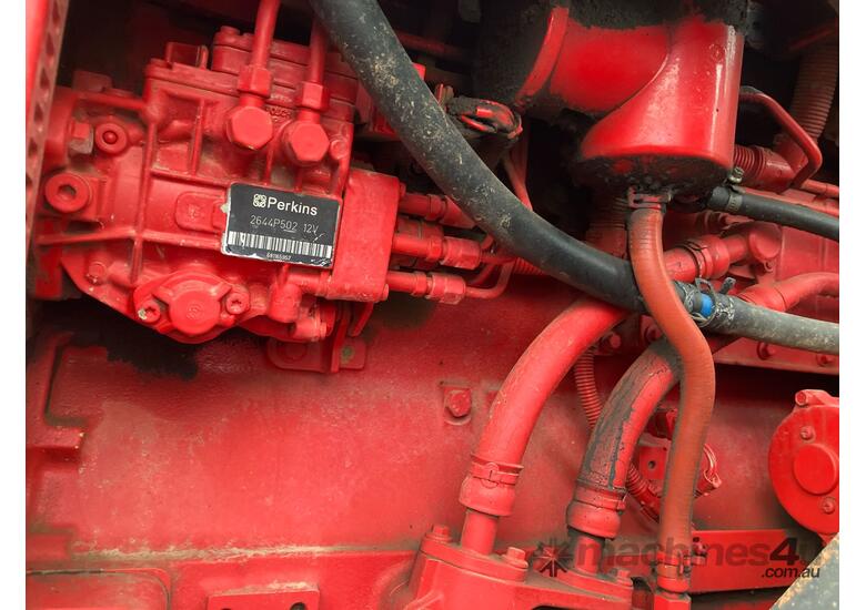 caption 2007 McCormick MC135 Tractor / Loader