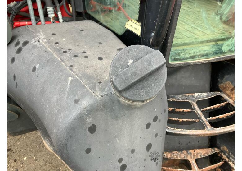 caption 2007 McCormick MC135 Tractor / Loader
