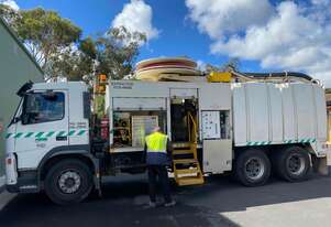 DCS Extractor 4660E Vacuum Jetting Combination Truck